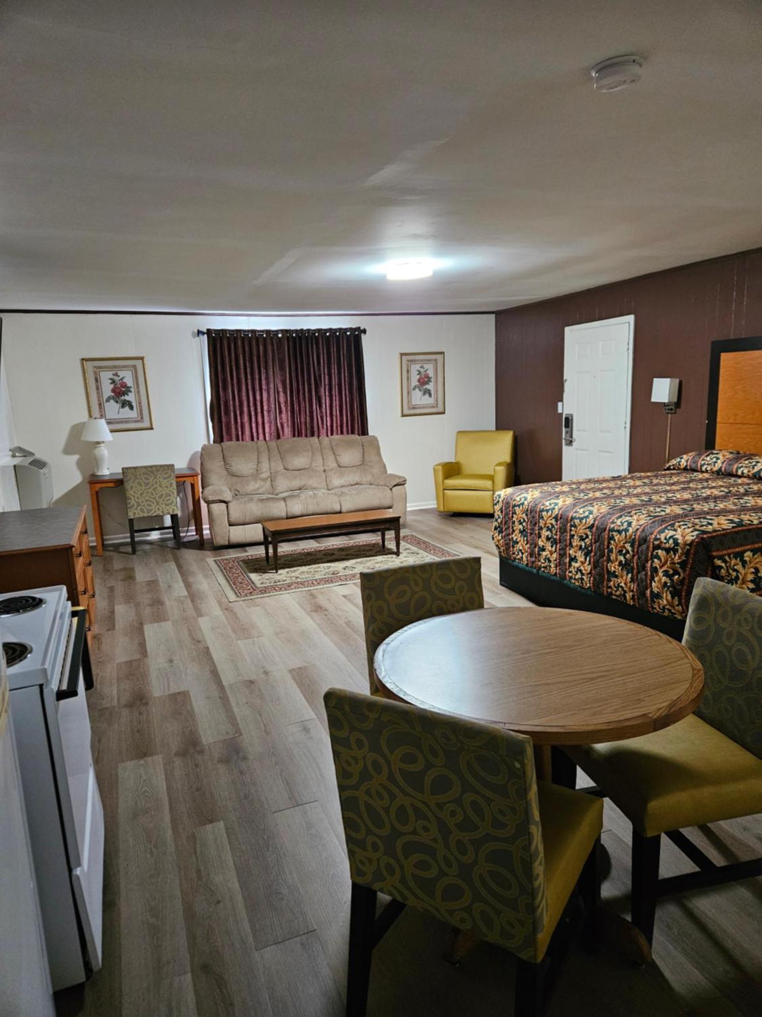 Traveler'S Inn Roanoke Exterior photo