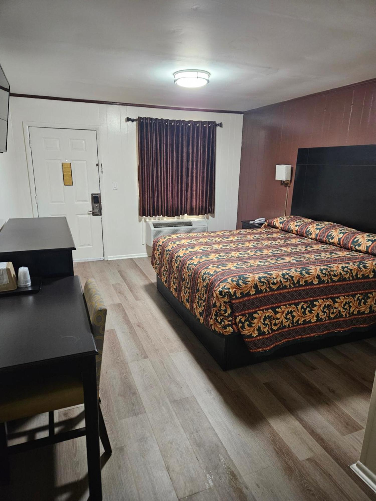 Traveler'S Inn Roanoke Exterior photo